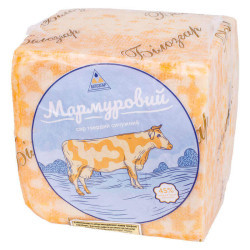 Сир " Мармуровий" 45% квадрат ТМ Білозгар